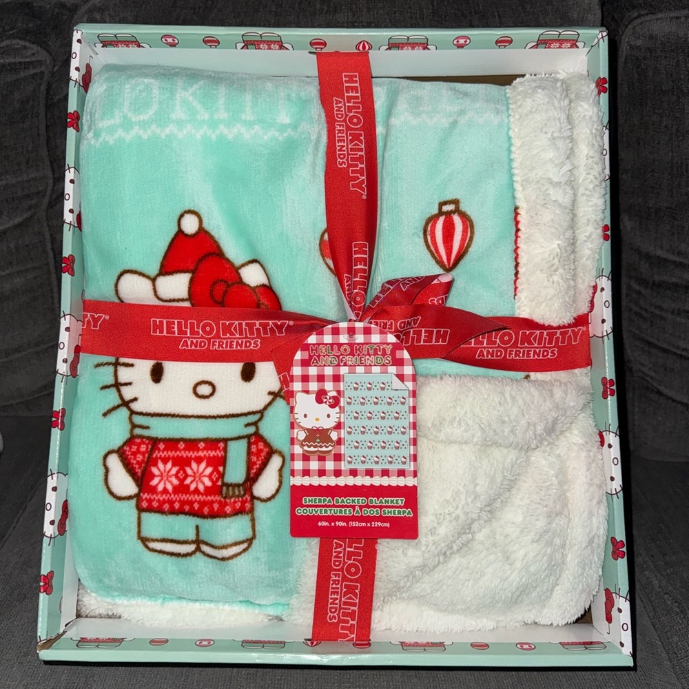 Hello Kitty Holiday Blanket Set